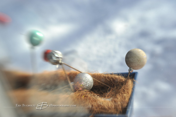 Lensbaby tilt shift manual focus lens image, wintermas decorations in the snow